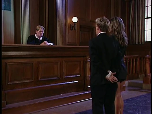 Zarif bebek maceracı olmak istiyor ve mahkemede sikmek istiyor