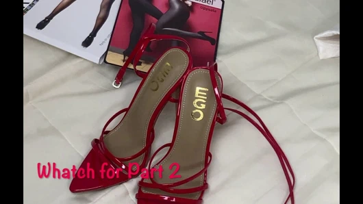 Bayan olgun ayaklar tayt hediye olarak alıyor