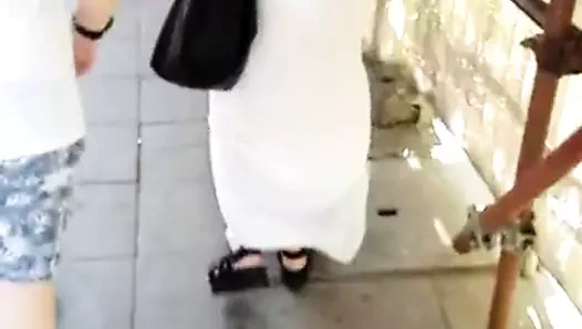 Na MILF-ka i prozira roklichkata