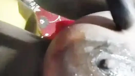 Hintli kadın kendini tatmin etti