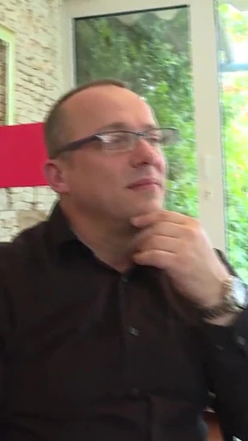 Обязательный для обмена момент из "Индийскую жену поделили с боссом, чтобы получить повышение в офисе"