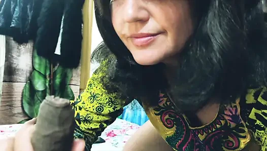 Ateşli orta yaşlı seksi kadın büyük zenci yarağı ile birlikte olma şansını kullandı