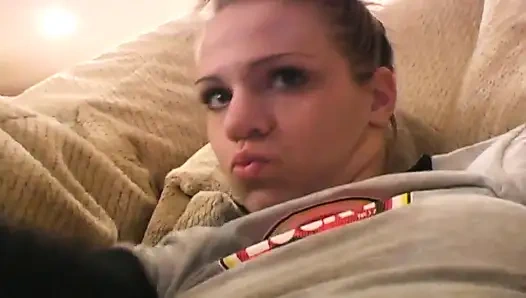 Addison Rose ile amcığını ovuyor