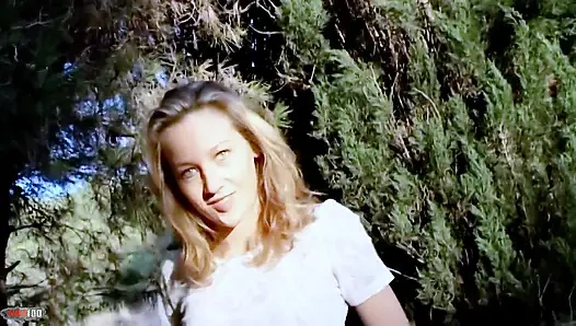 Lady-Margaux harika sarışın bayan Margaux ormanda kıyafetlerini çıkarıyor