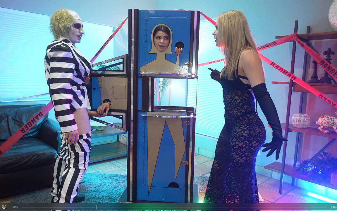 Cosplay üçlü seks - bettlejuice, çarşamba addams ve büyük memeli üvey annesi