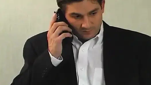 Sarışın orta yaşlı seksi kadın amına ve götüne alıyor