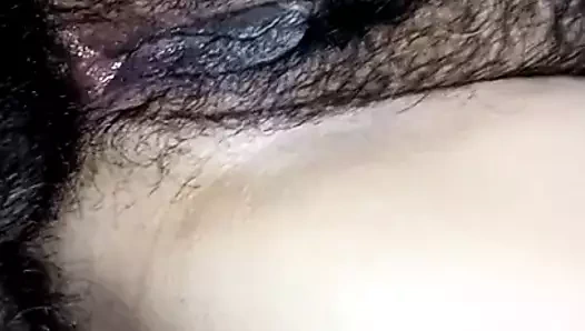 Por su ano peludo y rico