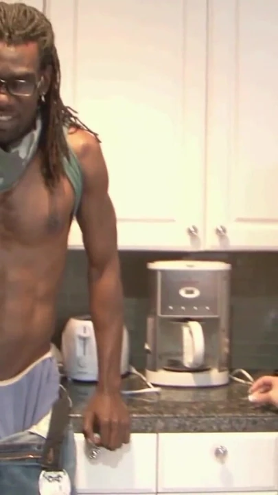 Orta yaşlı seksi kadın oldukça azgın, bu yüzden büyük zenci yarağı ile ırklararası üçlü seks yapıyor | Klip 3