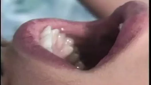 Lezbiyen ırklararası seks ve kedi yalama