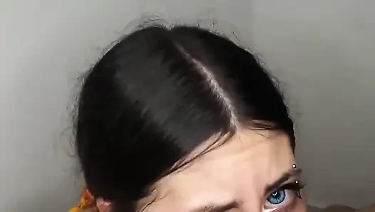 Göğüslerime boşalana kadar ona harika bir sakso çekiyorum - amatör sakso ve boşalma