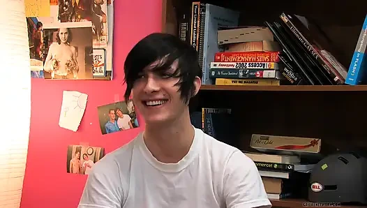 Seksi twink aidan chase röportaj yapıyor