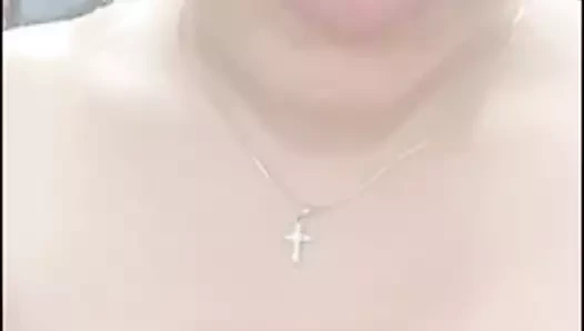 Bekar üvey anne masaj olsun... sadece sutyen giyiyor