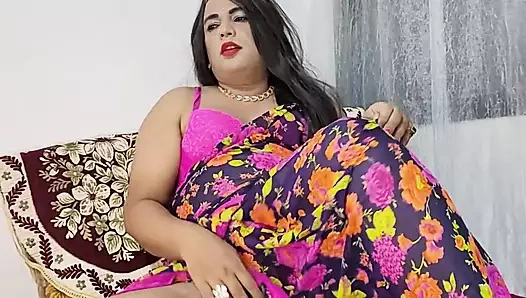 Şimdi kamerada klitorisle şovum eğlencesini ayırt