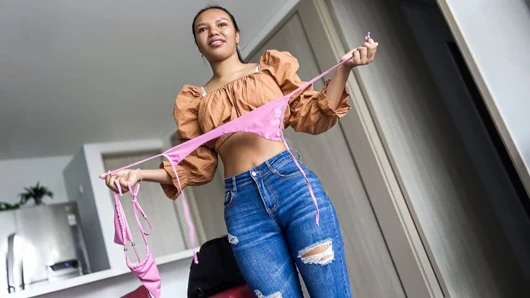 Minyon latin genç tatlı sıkı amcık sahte modellik oyuncu seçmelerinde sikiliyor