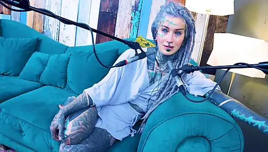S hakkında konuşuyorum - utanç - asmr podcast sfw konuşuyor gotik sıska kız dreadlocks dövmeli model dövmeli kız