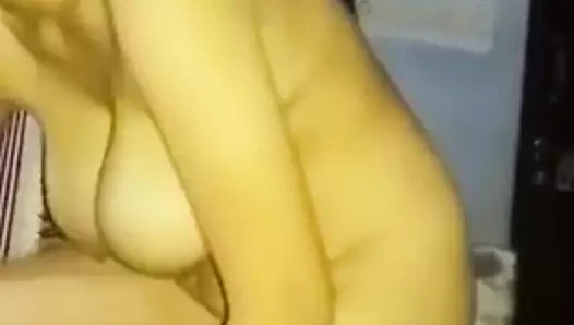 Hint büyük boob milf değiştirme elbise