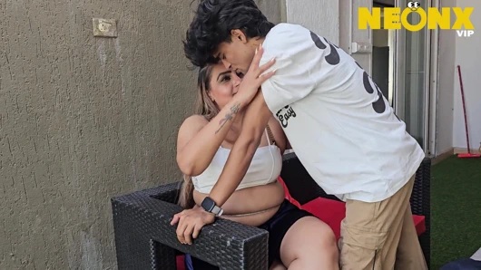 Ateşli yenge genç devar tarafından sikiliyor (Hintçe ses kaydı)