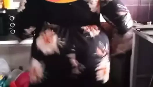 Une bonne mature au gros cul