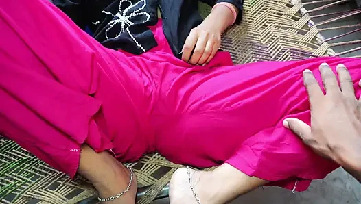 Hintli köylü kız ilk kez sıkı xxx video, sevimli Hintli kız sıkı sert seks videosu
