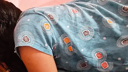 Yenge bütün gece emiyor ve sikişiyor