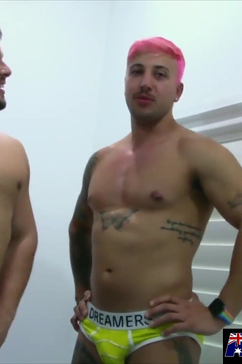 Avustralyalı götlü aksen götten sikiştikten sonra Kandy'yi sikiyor