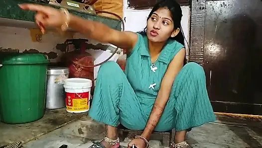 Üvey erkek kardeş üvey kız kardeşini yakaladı ve onunla sert sikişiyor. Ateşli genç üvey kız kardeşimi sikiyorum