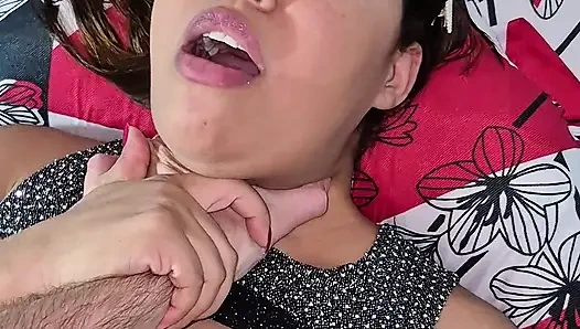 Ne lezzetli ve zengin chichotas ve ayrıca güzel bir götü var