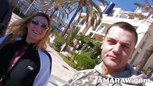 Leslie Fox ve Savanah Andrea anal seks yapıyor