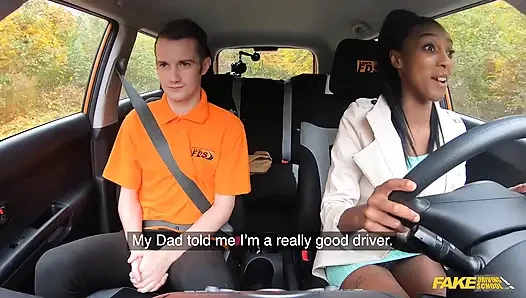 Fake driving school - Asia Rae bir derse gittiğinde biraz beyaz yarakla yetiniyor
