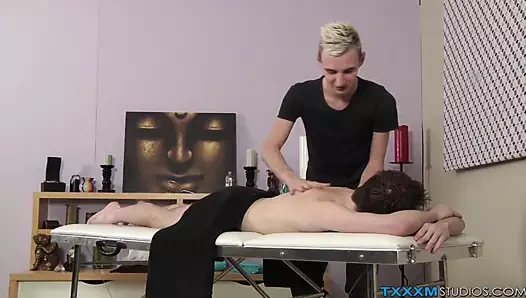 Twinkie gets onun horoz emdi ve göt becerdin sert üzerinde tablo