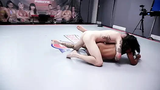 Mocha Menage vs Cody Carter karışık güreş