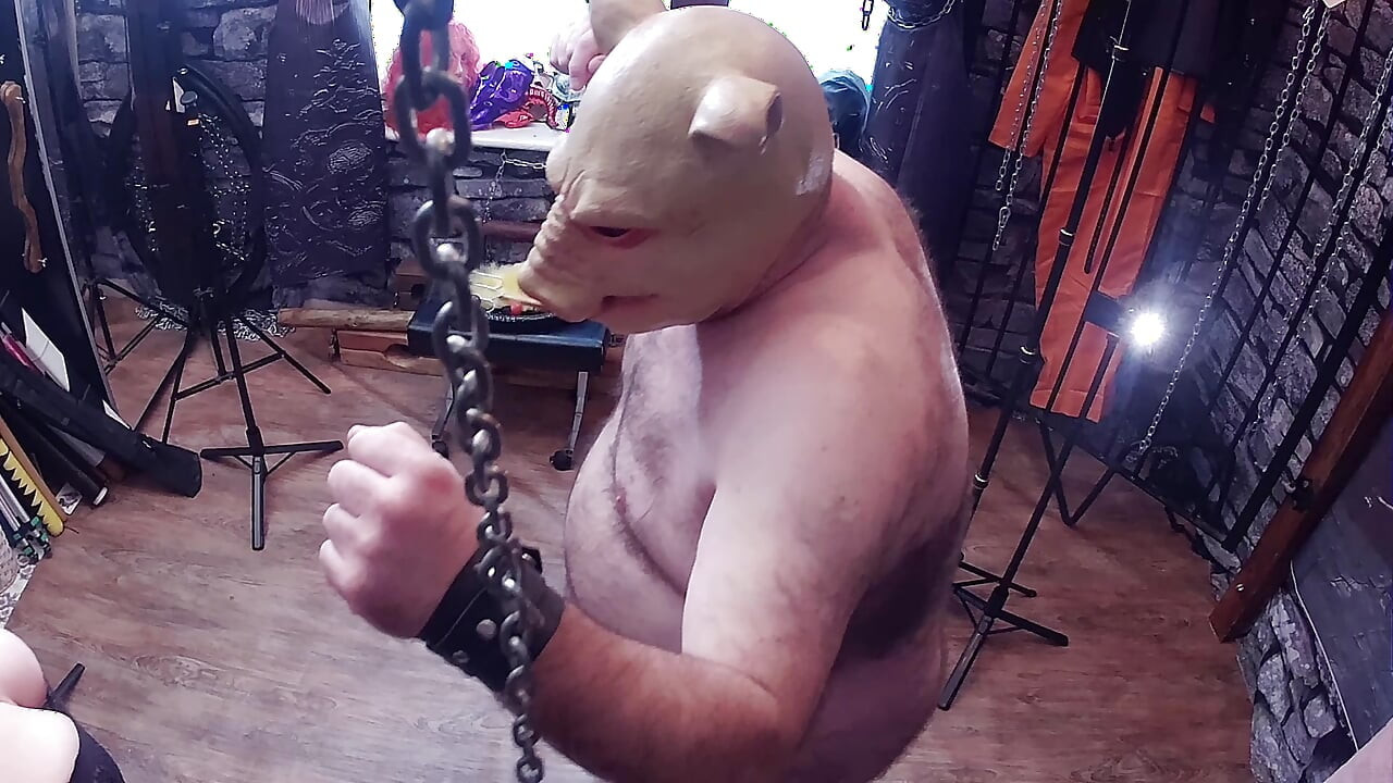 Bölüm 2:- Satana'nın domuzu Domina Satana ile oyun zamanı için şehre geri döndü!