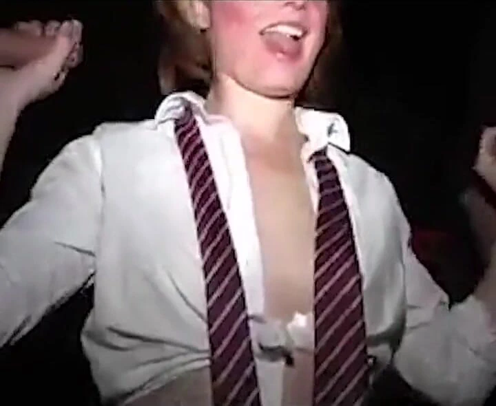 Küçük Liseli Kız Domalıyor