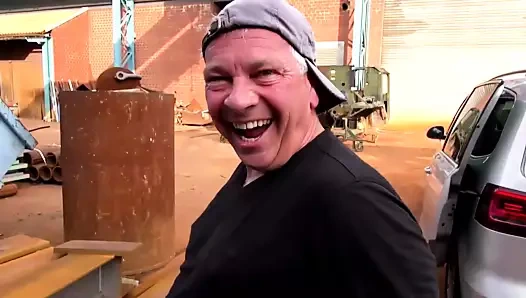 Von den Hausfrauen Jaegern erwischt und geil benutzt milf