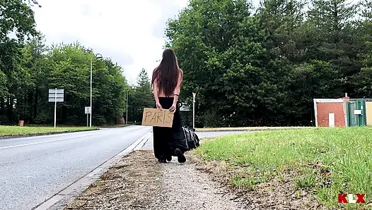 Beni gezintiye çıkardı... Bu yüzden beni sikmesine ve yüzüme boşalmasına izin verdim - klx