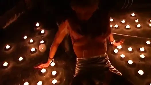 Sapık sürtük şehvetli bir şekilde domine edilmeyi seviyor