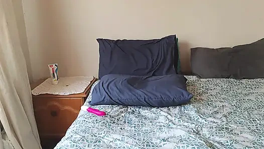 Kendimi sikerken fahişe gibi inliyorum. Kayınvalidem yanımda!