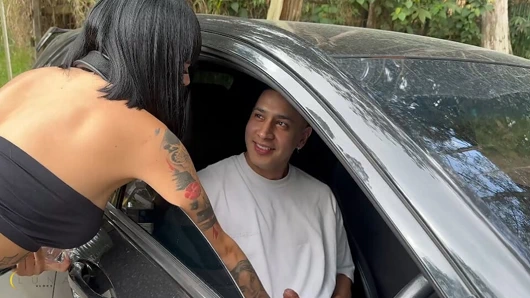 Otobanda arabada bir yabancının yarağını emiyor - luna vitaler ve max betancur