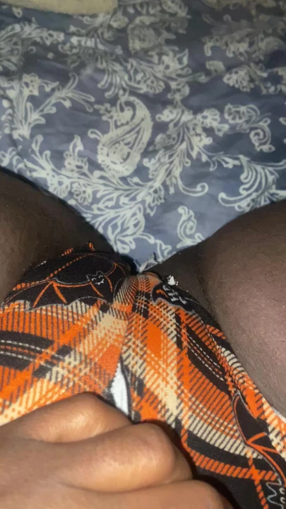 Горячая черная толстая киска