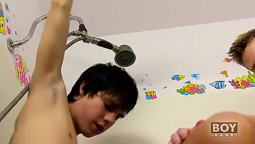 Islak ve vahşi üçlü grup seks