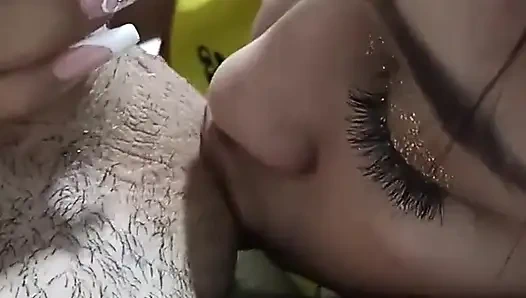 New York Amerika Birleşik Devletleri'nden 18 yaşındaki esmer büyük sarkık memeler üvey erkek kardeşinin büyük yarağını büyük götünü sikiyor