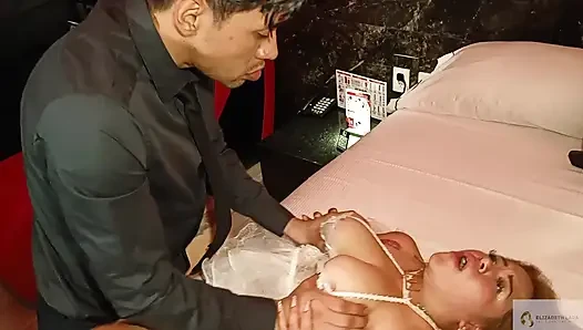 Düğün gecemde götten sikiliyorum