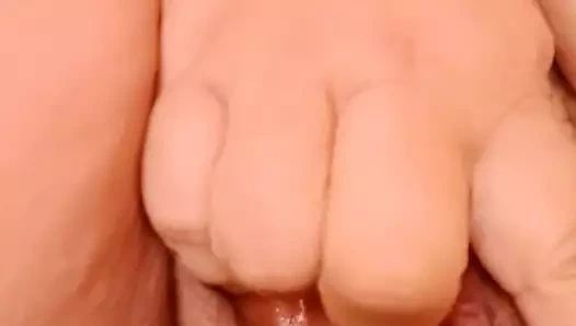 Rica gordita se da dedo