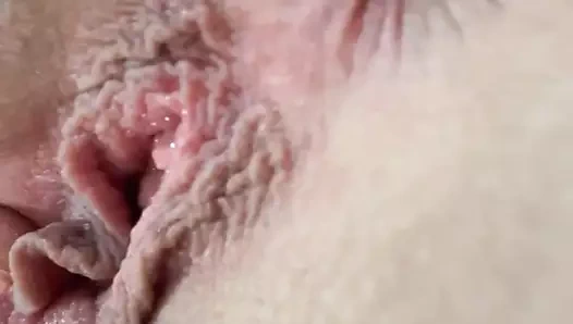 Çok azgın ve kocası porno izlemeyi tercih ediyor