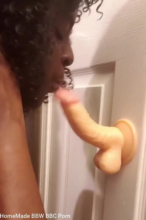 Oral seks uygulaması monte dildo emiyor