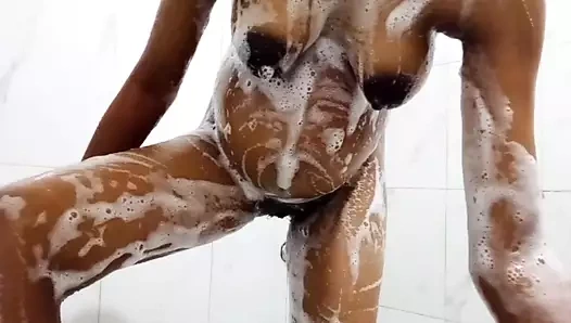 Fake hostel - azgın genies serbest bırakıldı ve yarak için çaresiz video 01