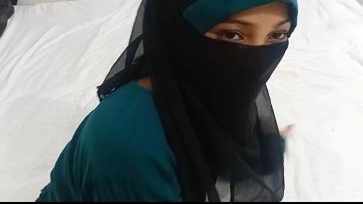 Tesettürlü kız arkadaş otelde erkek arkadaşı tarafından sikiliyor