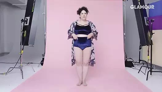 Çeşitli modellerde mavi saten külot