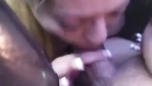 Sarah darbeler beni ve ben boşalmak içinde ona ağız