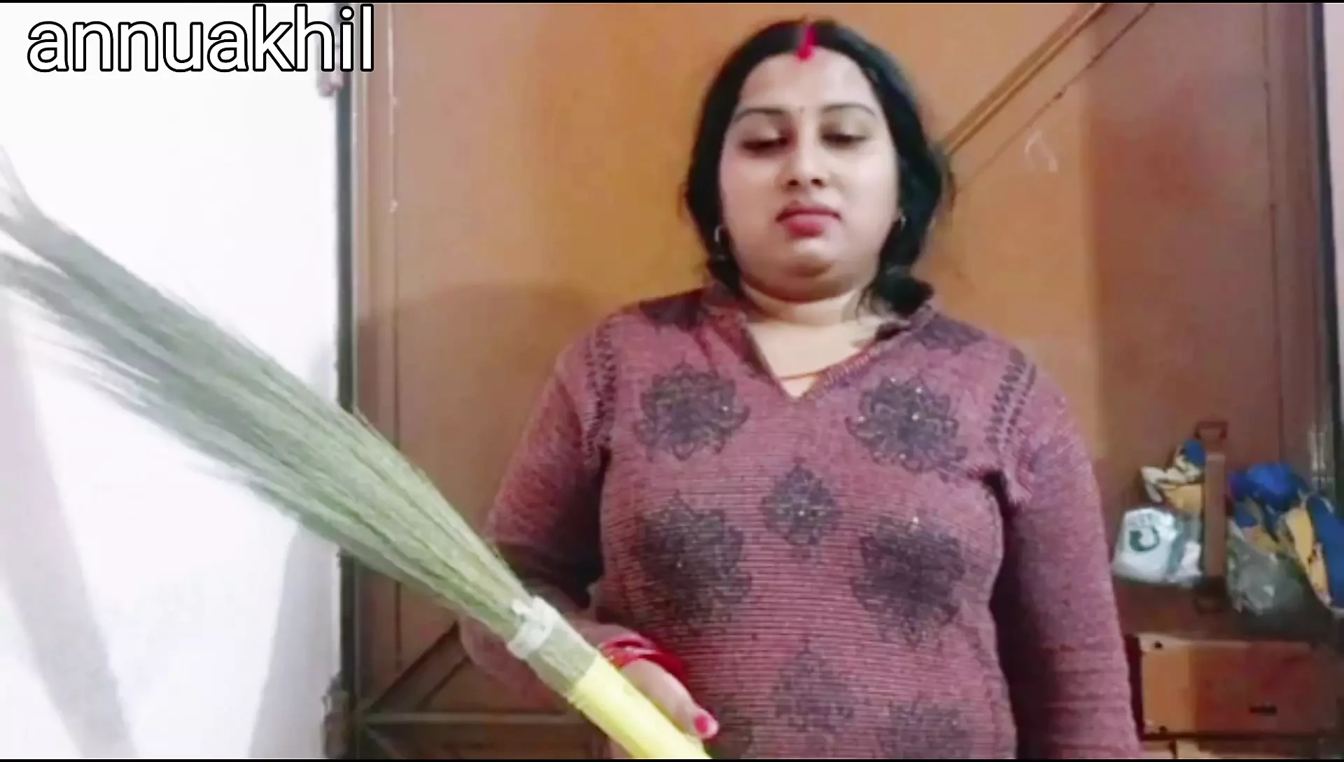 Desi Indian maid seduced when there was no wife at home Indian desi sex video